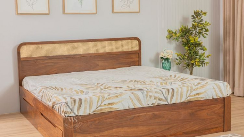 Blending Tradition and Style: Decorating Your Bedroom Around a Teak Wood Bed