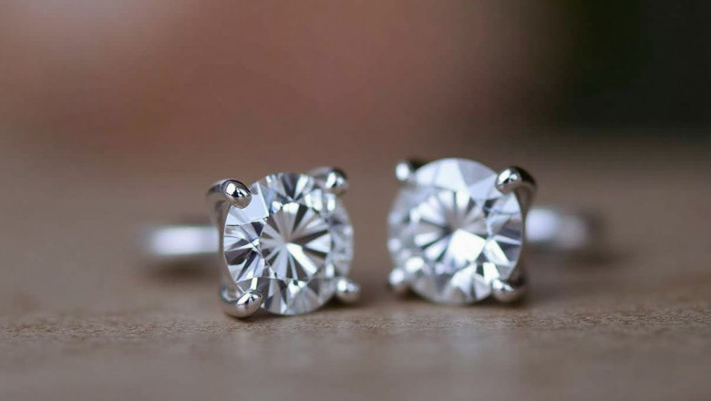 Lab Grown Diamond Earrings for Sensitive Skin: Safe, Stylish, and Sustainable