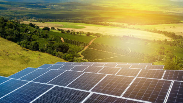 What Are Bifacial Solar Panels? Benefits, Costs & Efficiency Explained