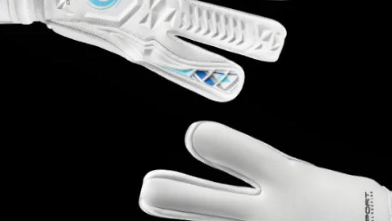 Football Gloves: Essential Gear for Grip, Control, and Confidence on the Pitch