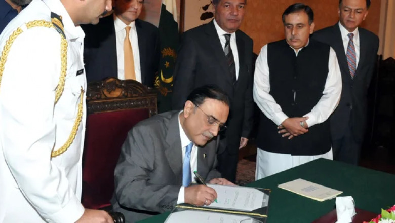 Pakistan Bans Child Marriage Under 18 After Presidential Approval