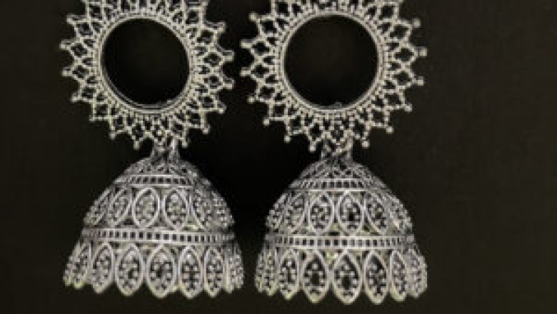 Elegant artificial jewellery for women that suits every style