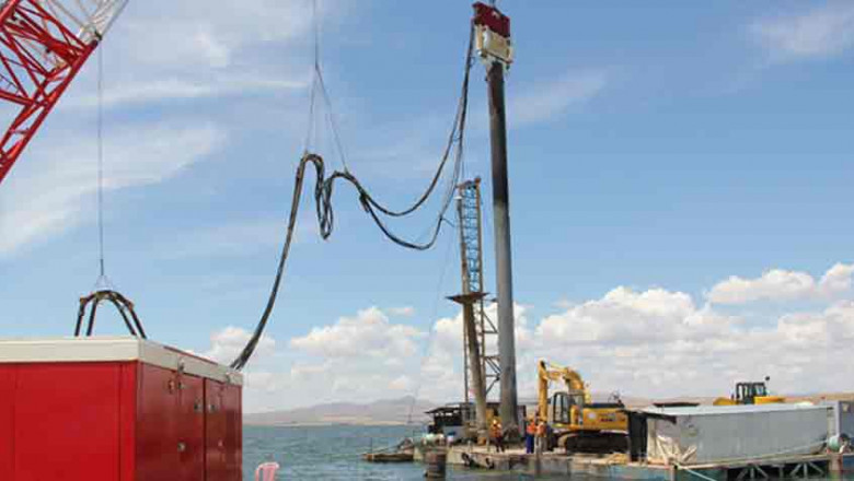Improving Safety and Efficiency with Crane Mounted Vibratory Hammers