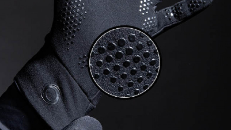 Football Gloves: The Essential Gear for Unstoppable Goalkeeping