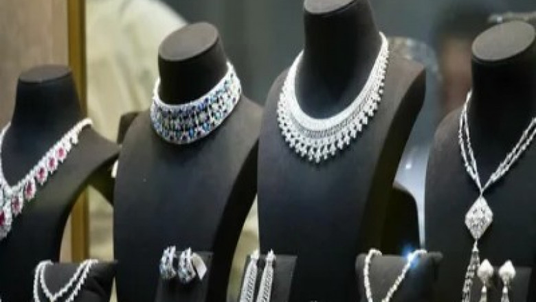 Exploring the Allure and Craftsmanship of Luxury Jewelry