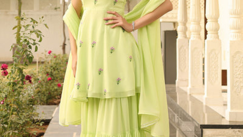 Top 10 Women's Ethnic Wear Brands in India: Where Tradition Meets Designer Fashion