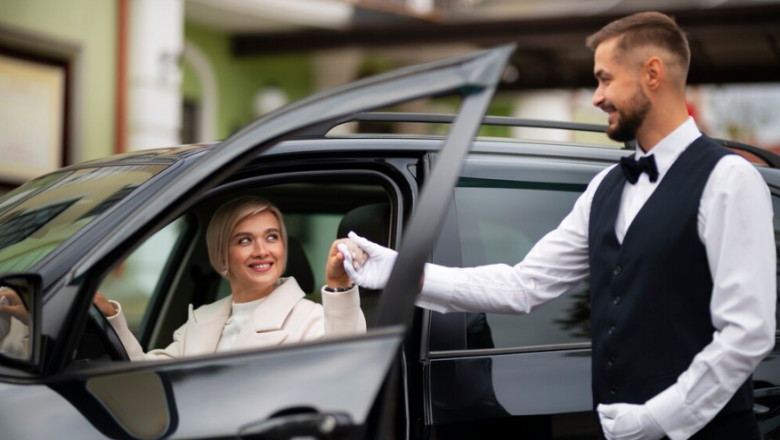 Booking a Chauffeur for Last-Minute Airport Pickups in Manchester