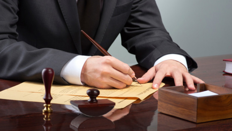 Top Qualities to Look for in Legal Consultants and Law Firms
