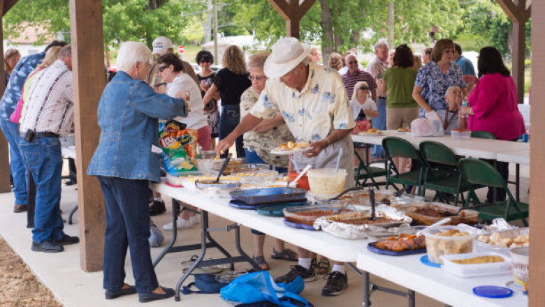 What Are the Benefits of Churches Offering Meals to the Homeless?