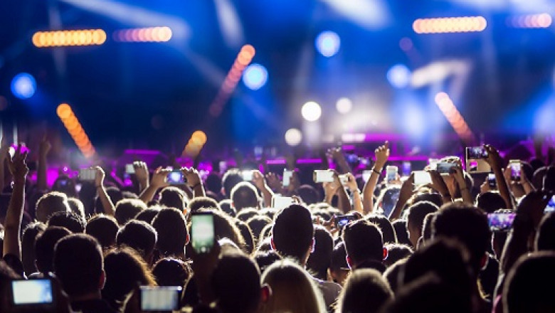 Top-Rated Hamptons Car Service and Party Bus Rentals by Famous Drive