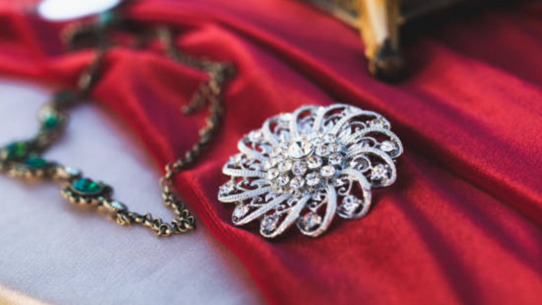 The Best Brooches for Weddings, Formal Events, & Everyday Wear