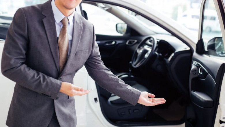 Best Limousine Service in Singapore: Luxurious Transfers from Singapore to Malacca & Seletar Airport