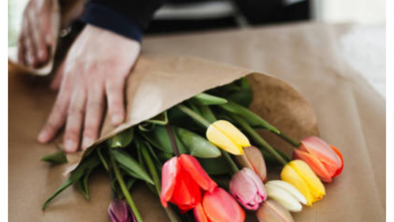 Gift your loved one a single pink rose with Flowers Mart